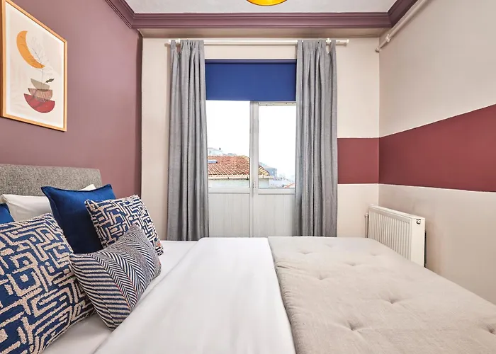 Modern 2br In Nisantasi Area Balconies & Ac