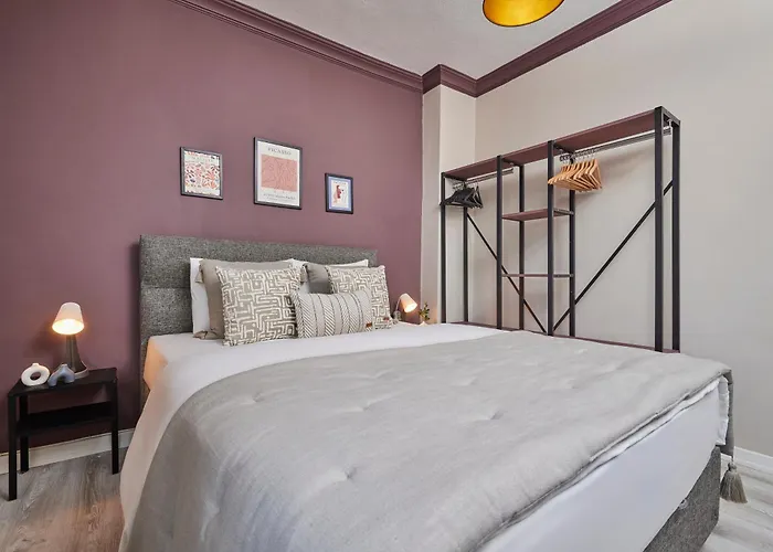 Modern 2br In Nisantasi Area Balconies & Ac