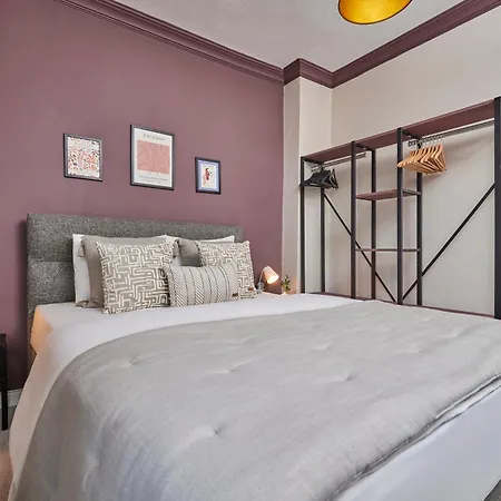 Modern 2br In Nisantasi Area Balconies & Ac